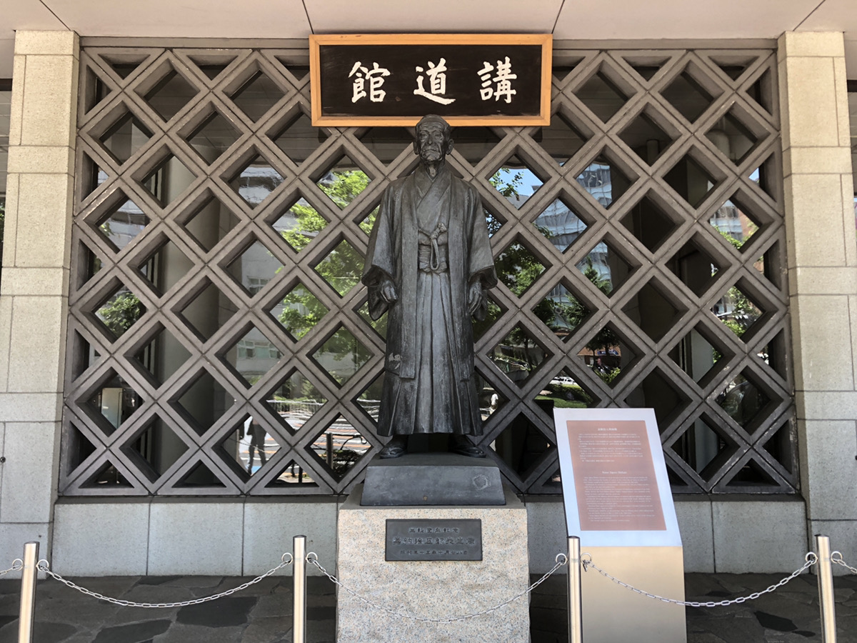 講道館銅像