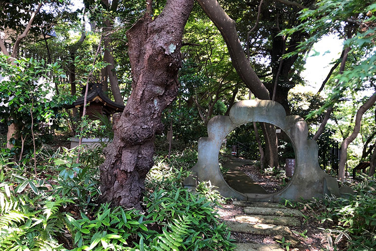 肥後細川庭園の通り石