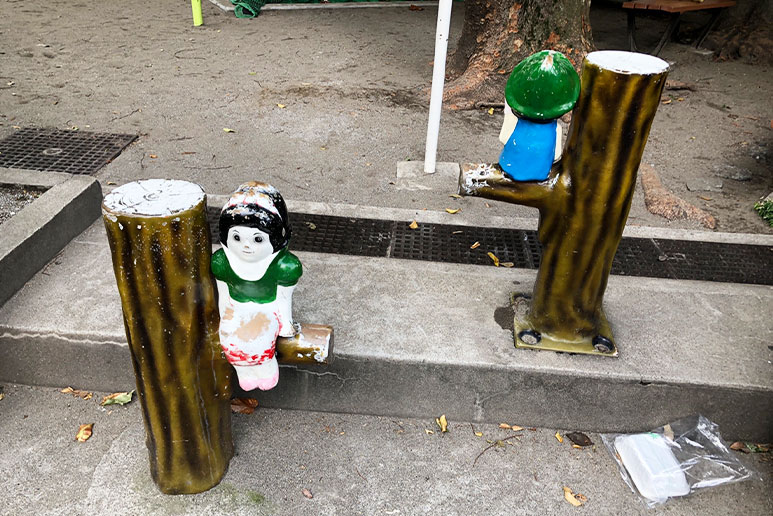 文京区立八千代町児童遊園人形
