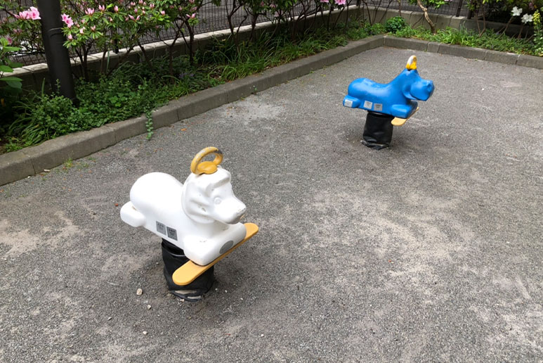 文京区清水坂上児童遊園の動物のスプリング遊具
