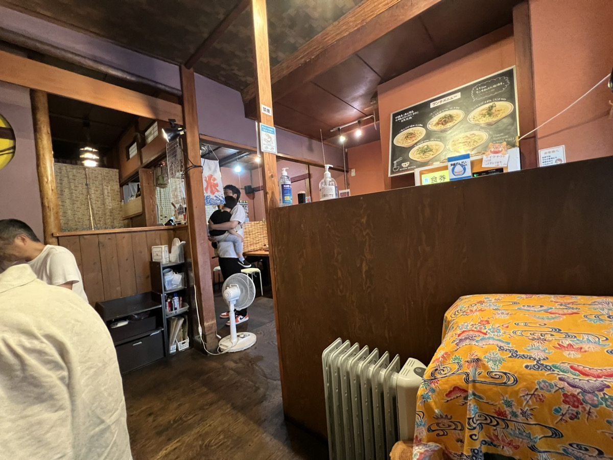 八重山そば みやら製麺 店内