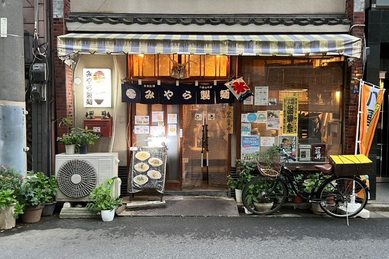 八重山そば みやら製麺の外観