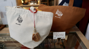 ランチトート ¥2,420 カメノコマルシェトート ¥1,980
