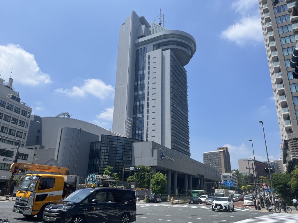 春日交差点前
